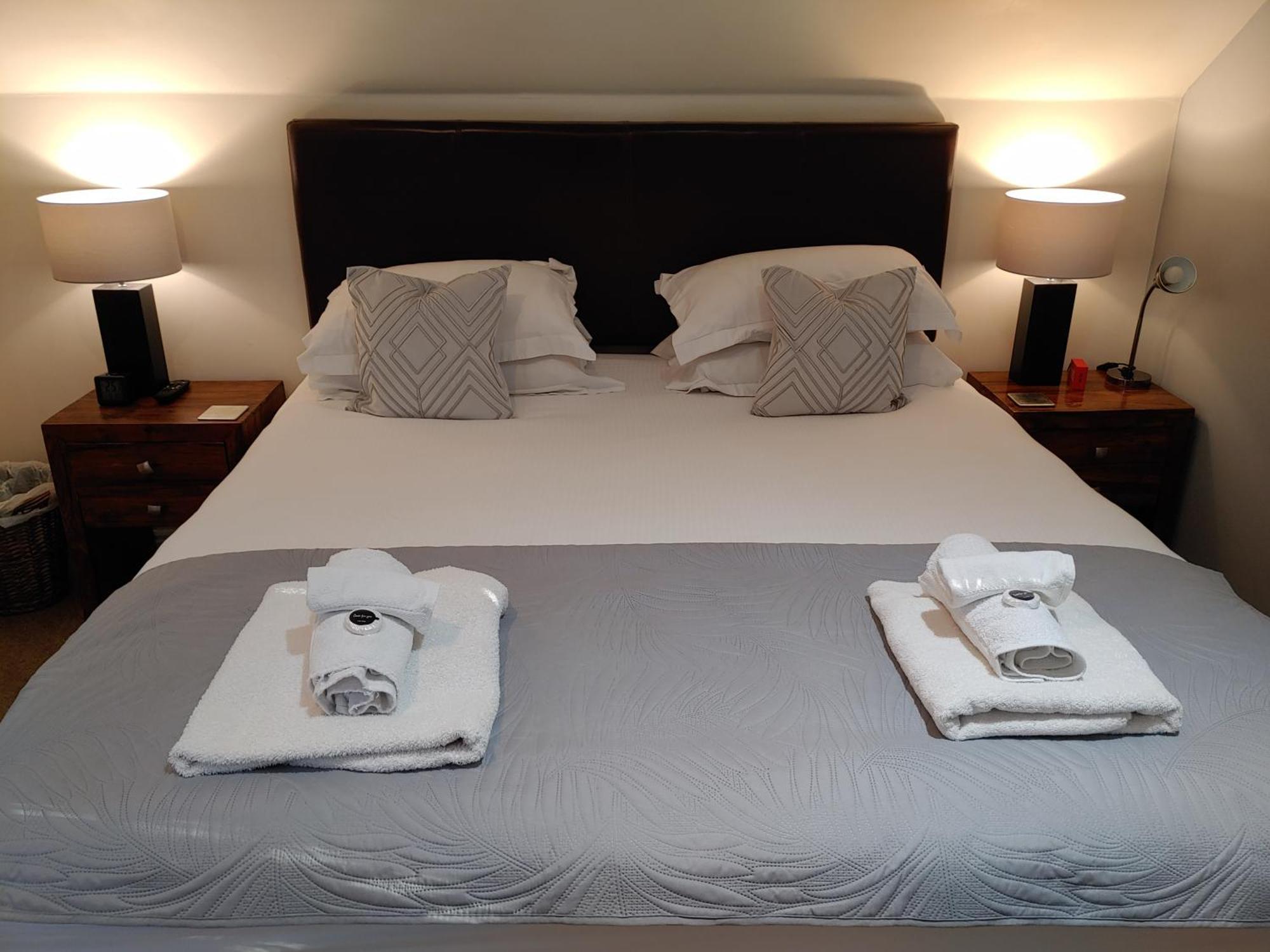 The Bath House Apartments - Free 1St Breakfast - Free Parking ภายนอก รูปภาพ