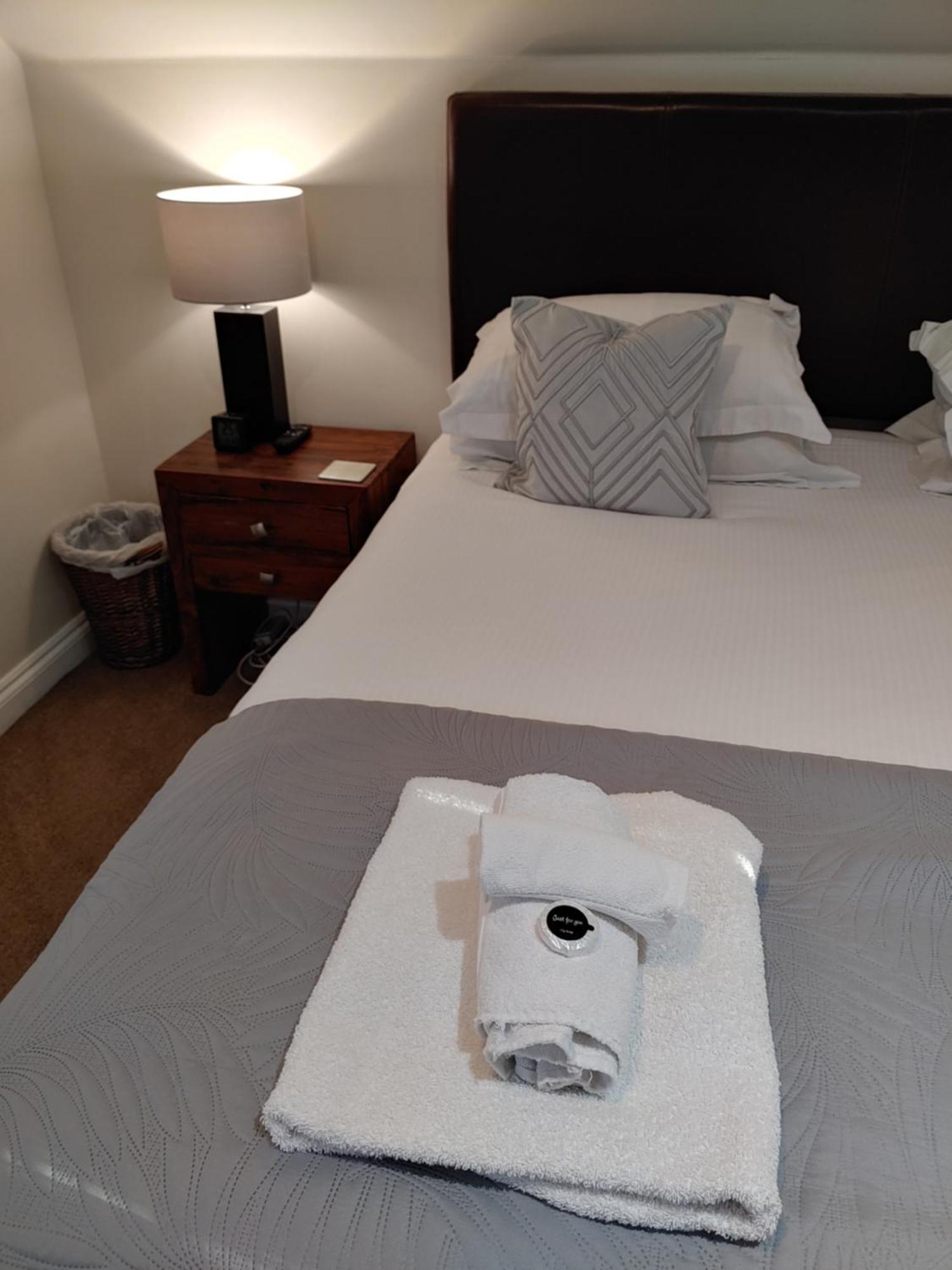 The Bath House Apartments - Free 1St Breakfast - Free Parking ภายนอก รูปภาพ