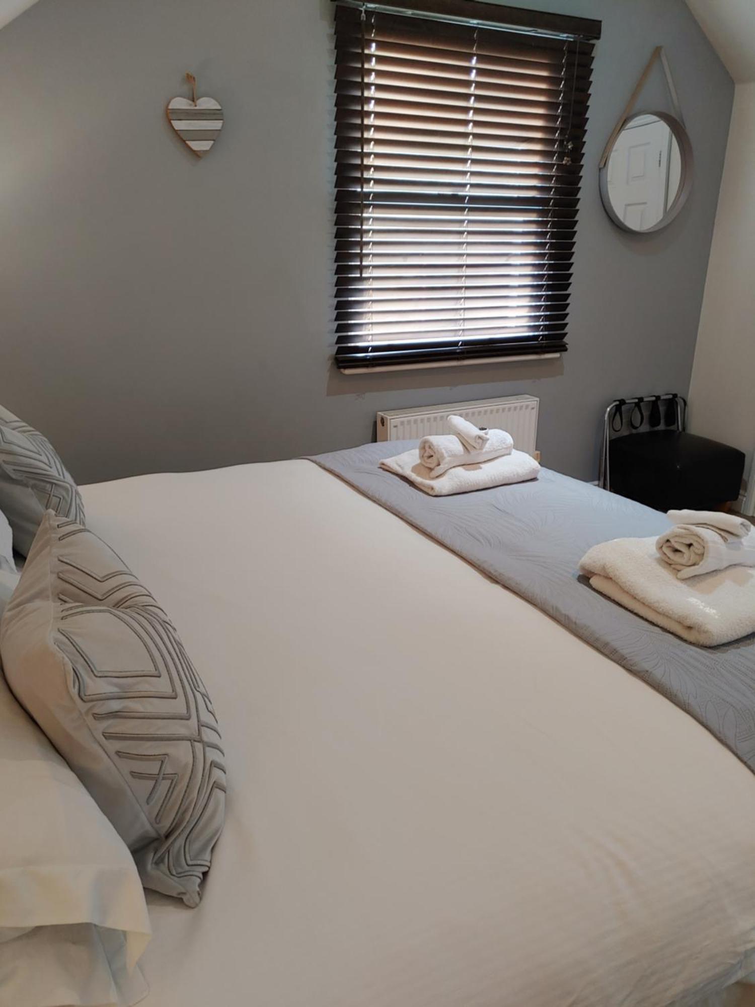 The Bath House Apartments - Free 1St Breakfast - Free Parking ภายนอก รูปภาพ