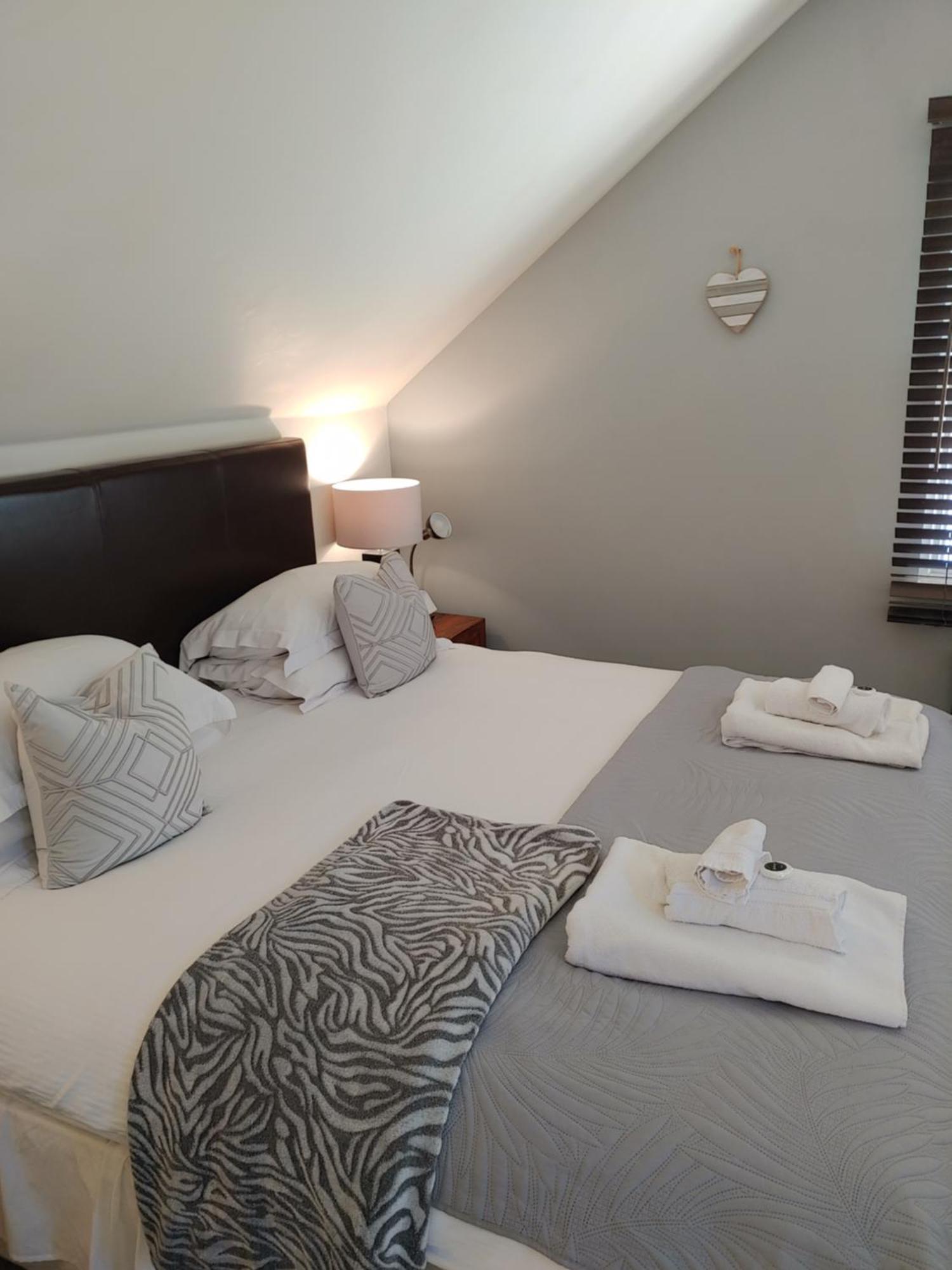 The Bath House Apartments - Free 1St Breakfast - Free Parking ภายนอก รูปภาพ
